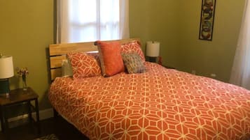 1 bedroom, desk, WiFi (free), bed sheets