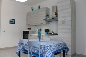 Kühlschrank, Ofen, Herdplatte, Geschirrspüler