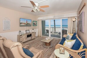 Fernseher, DVD-Player, Bücher