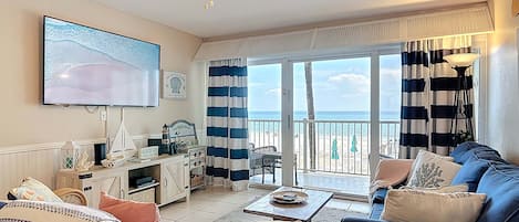 Télévision, lecteur de DVD, livres