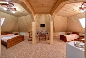 Luxury Room (Super) | In-room safe, soundproofing, free WiFi, bed sheets - Villa VLAD (Bukovel)