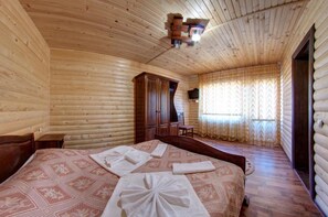 In-room safe, soundproofing, free WiFi, bed sheets - Villa VLAD (Bukovel)