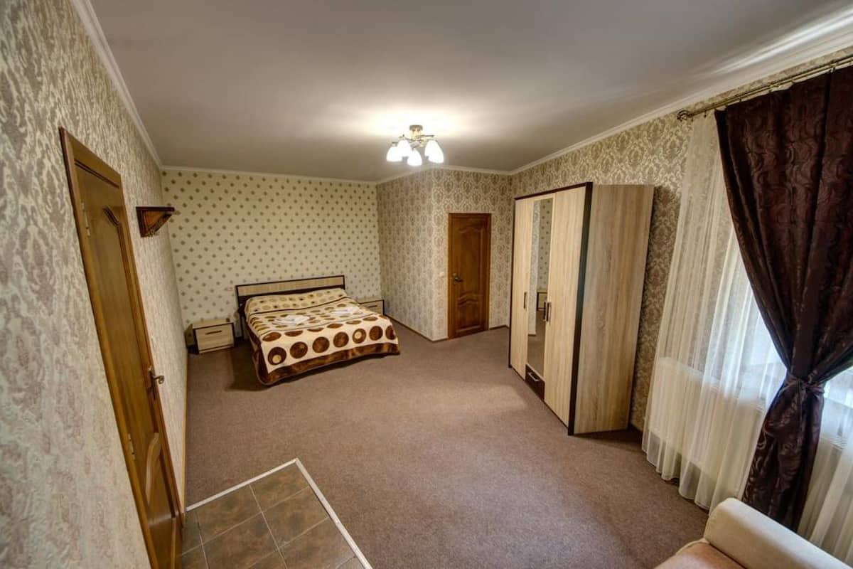 Superior Triple Room | 1 bedroom, in-room safe, soundproofing, free WiFi