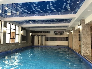 3 piscines couvertes
