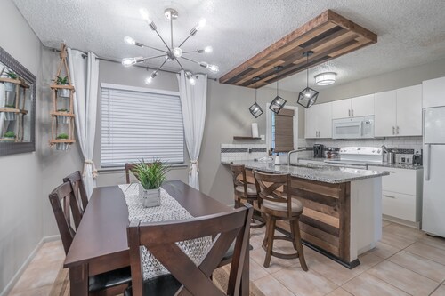 Amazing & Comfortable B&B, Rustic & Inviting Feel, NEW BIG A/C Unit and more