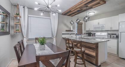 Amazing & Comfortable B&B, Rustic & Inviting Feel, NEW BIG A/C Unit and more