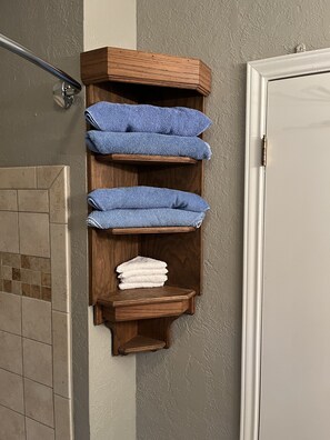 Interior - Whispering Pines is nestled in the beautiful piney woods in East Texas. (Broaddus)