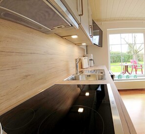 Kühlschrank, Mikrowelle, Ofen, Geschirrspüler