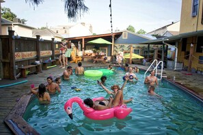 Outdoor pool, open 10:00 AM to 10:00 PM, pool umbrellas, pool loungers - India House Backpackers Hostel (New Orleans)