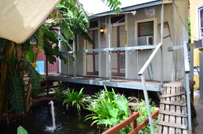 Design Double Room Single Use | Free WiFi, bed sheets - India House Backpackers Hostel (New Orleans)