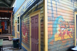 Property grounds - India House Backpackers Hostel (New Orleans)
