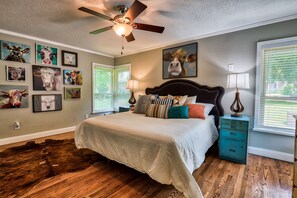 6 bedrooms, iron/ironing board, WiFi, bed sheets