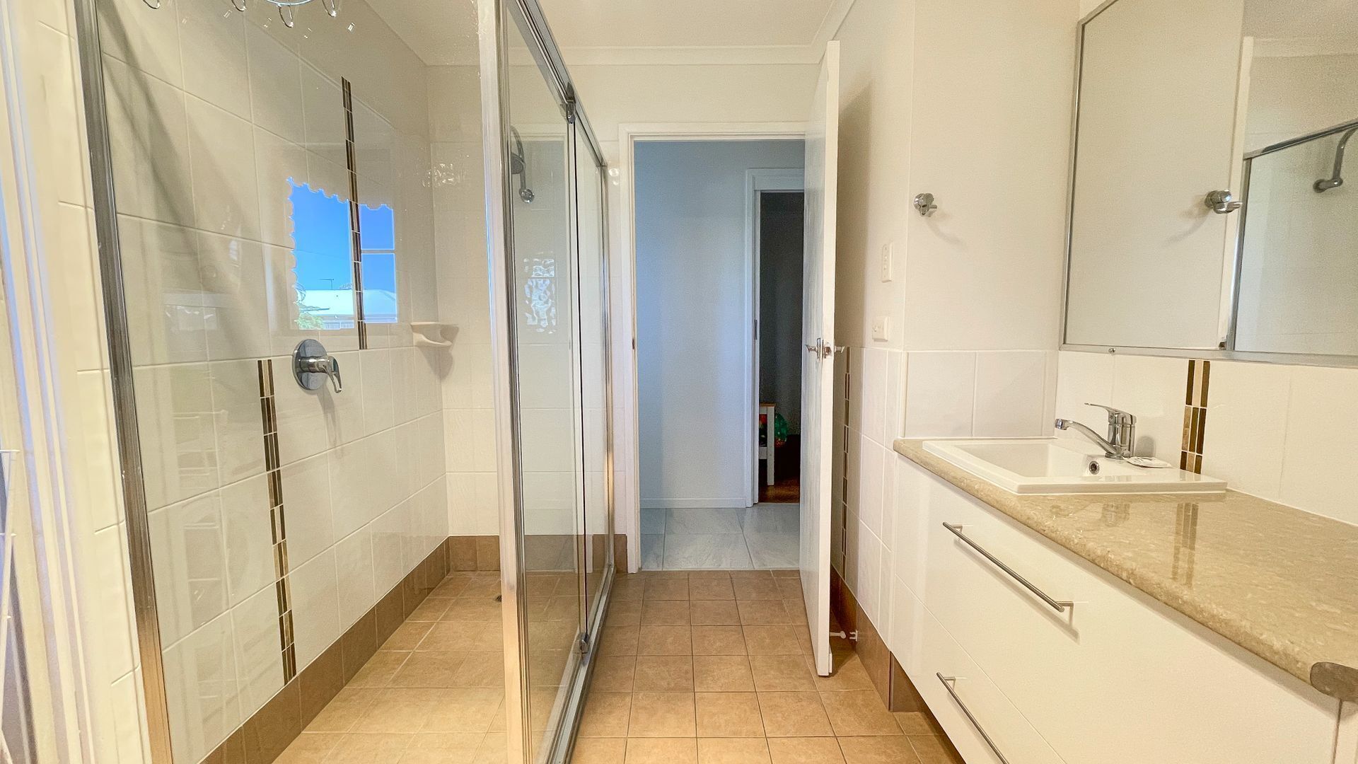Yolanda - Burrum Heads- Beachfront - 3BR- Aircon — image 18