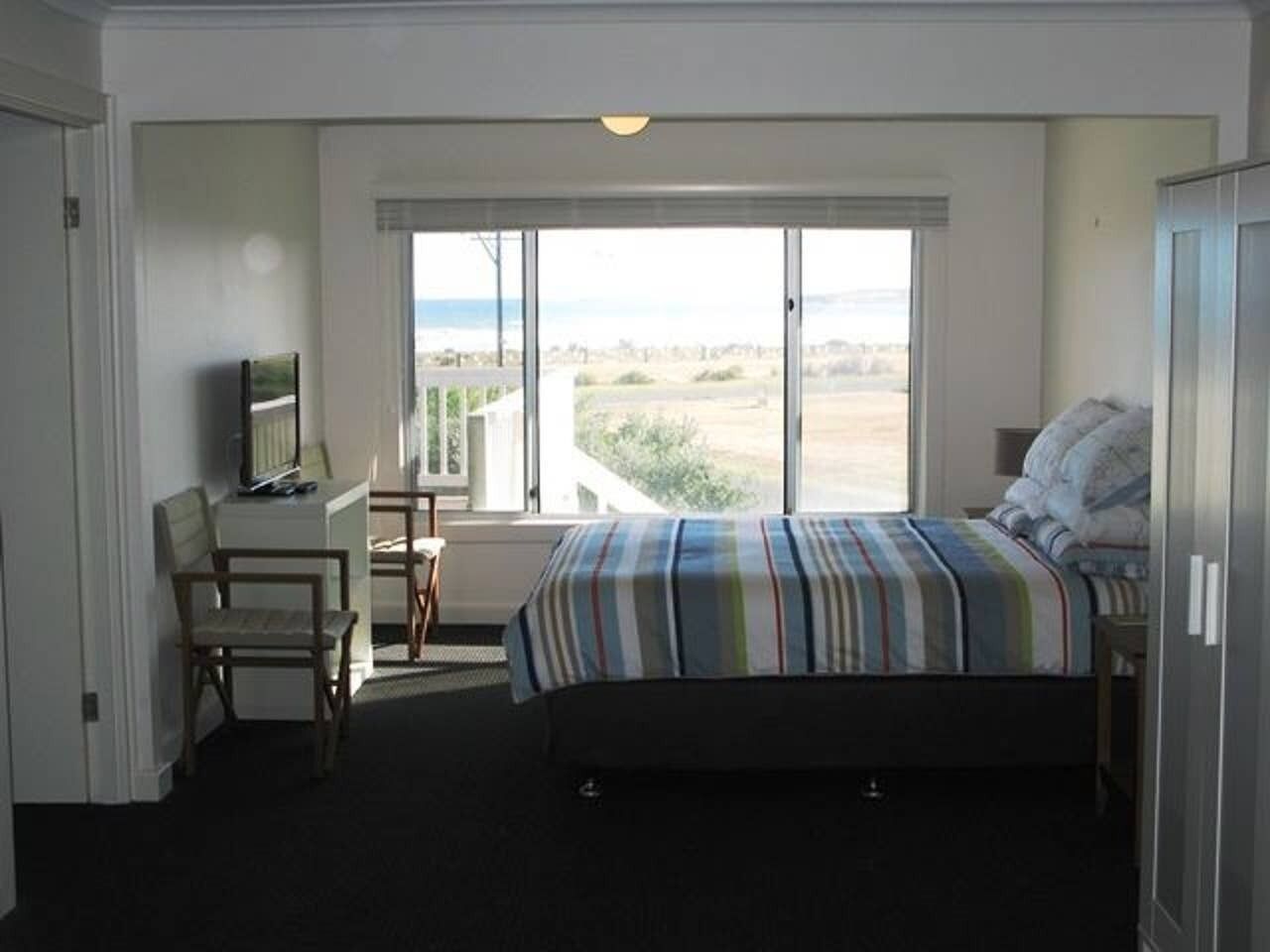 Decked Out Middleton - Ocean Views-Family Holidays — image 10
