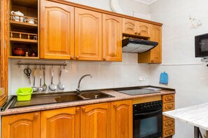 Fridge, microwave, oven, coffee/tea maker