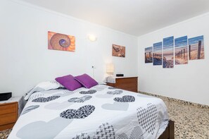 3 bedrooms, iron/ironing board, travel crib, free WiFi