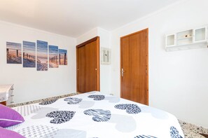 3 bedrooms, iron/ironing board, travel cot, free WiFi