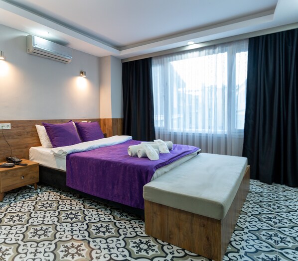 Premium bedding, in-room safe, laptop workspace, blackout drapes - GreenPine Taksim (Istanbul)