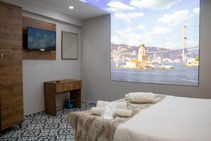 Premium bedding, in-room safe, laptop workspace, blackout drapes - GreenPine Taksim (Istanbul)