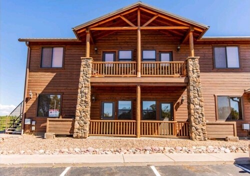 Spacious 2 BR/2BA  with Great Views near Fool Hollow Lake