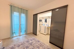 1 室のベッドルーム、アイロン / アイロン台、WiFi (無料)、ベッドシーツ