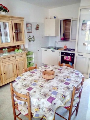 Fridge, oven