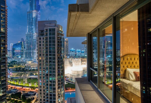 Spectacular 2 Bedroom Apartment (Partial Burj Khalifa & Fountain Views) | Balcony view - BellaVista Apartment - 29 Boulevard (Dubai)