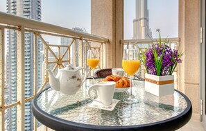 Vibrant 1 Bedroom Apartment (Burj & Fountain Views) | Balkon