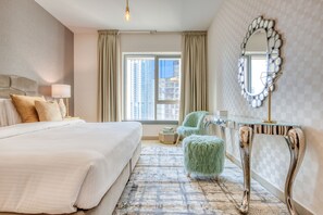 Egyptian cotton sheets, premium bedding, in-room safe - BellaVista Apartment - 29 Boulevard (Dubai)