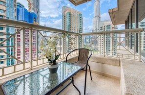 Spectacular 2 Bedroom Apartment (Partial Burj Khalifa & Fountain Views) | Balcony - BellaVista Apartment - 29 Boulevard (Dubai)