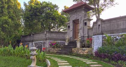 Villa Kedis Munduk - Balinese style villa