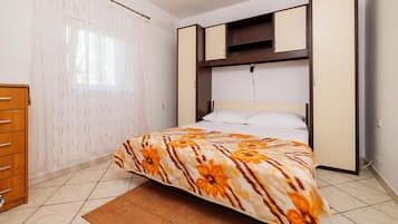 2 bedrooms, internet, bed sheets