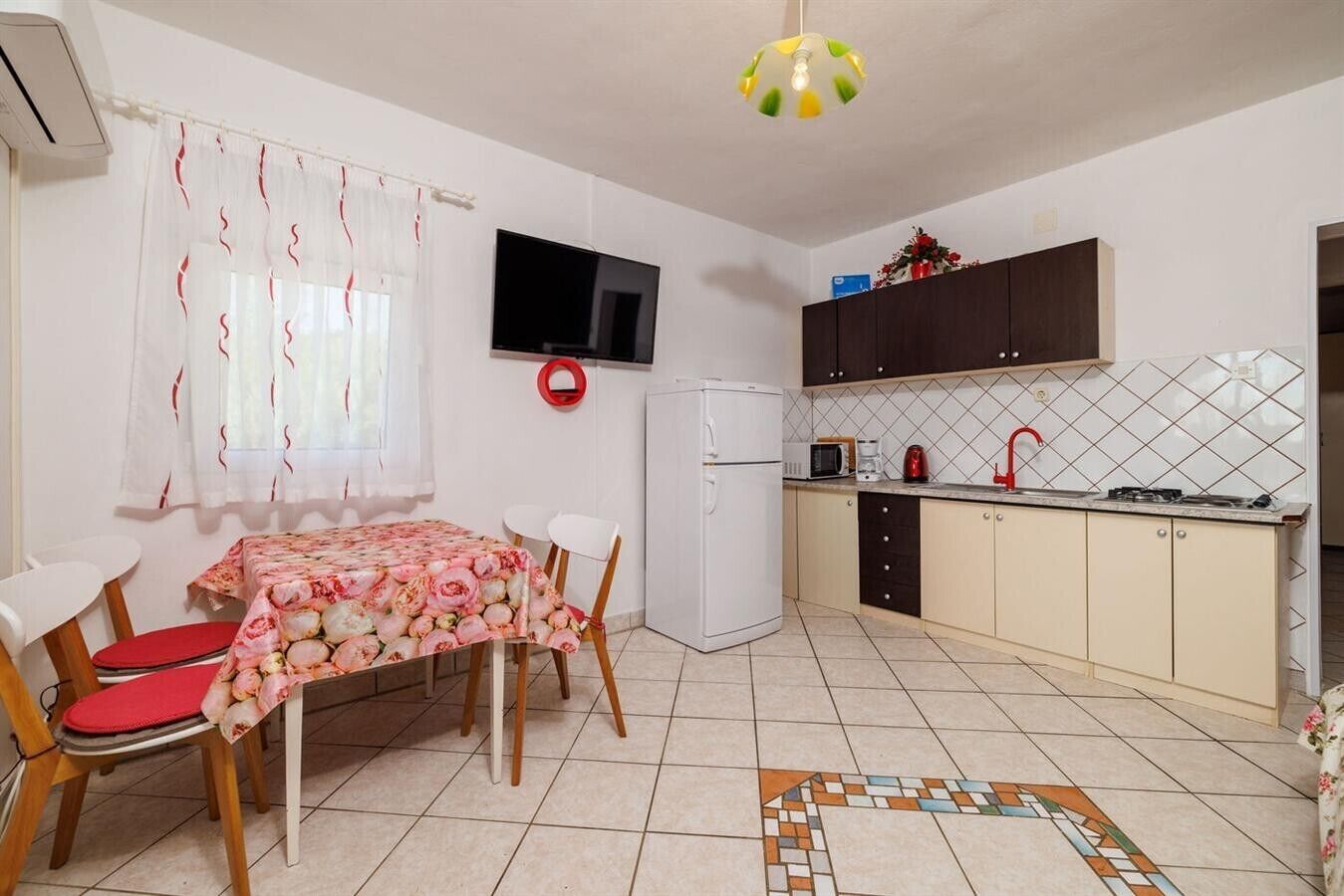 Fridge, cookware/dishes/utensils