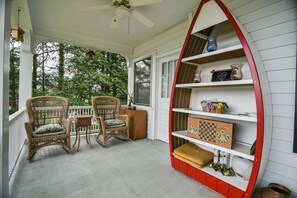 Porch - Love Lane Bed & Breakfast (Waynesville)