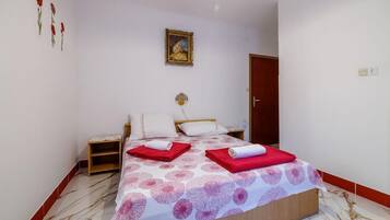 1 bedroom, internet, bed sheets