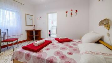 1 bedroom, internet, bed sheets