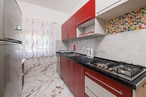 Fridge, oven, cookware/dishes/utensils