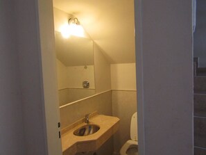 Townhome för familj | Badrum | Dusch och handdukar