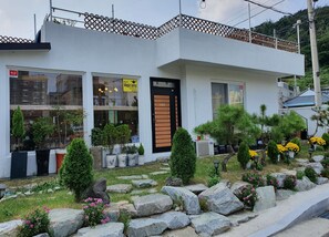Front of property - Mokpo Magiclamp Guesthouse (Mokpo)