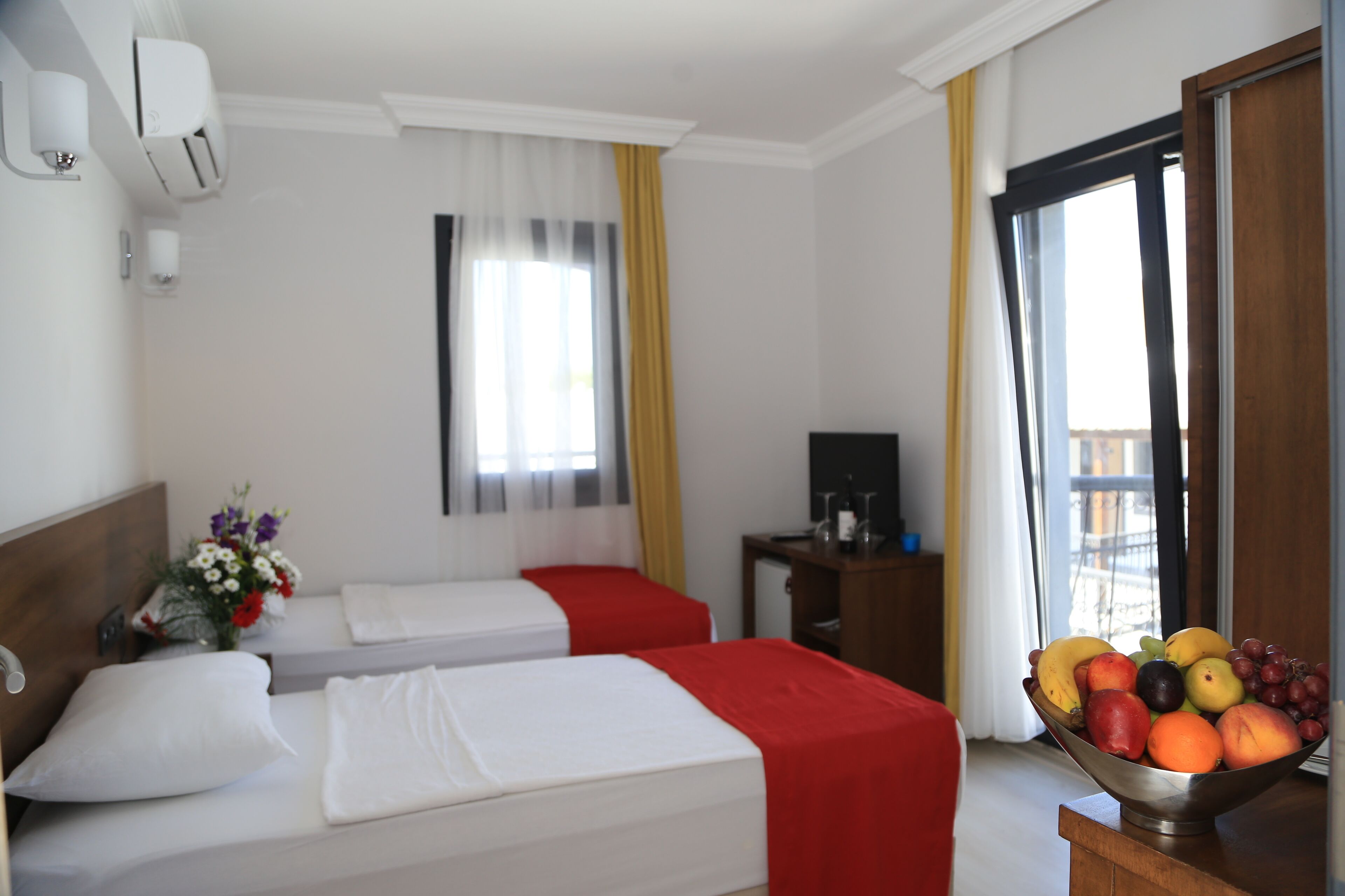 高级套房 | 高档床上用品、迷你吧、客房内保险箱、隔音