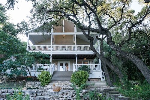 Renovated Historic Lakefront Gem Overlooking Lake Travis and Jones Brothers Park