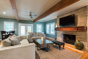 TV, caminetto, Netflix, servizi in streaming