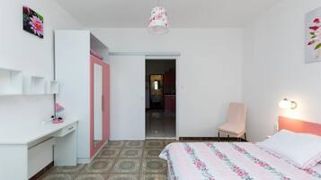 1 bedroom, internet, bed sheets