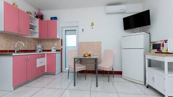 Refrigerador y utensilios de cocina