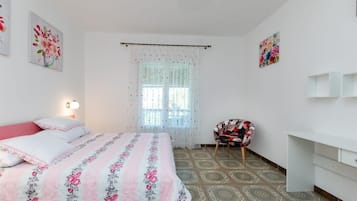 1 quarto, acesso à internet, roupa de cama