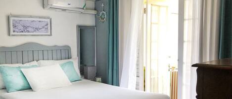 In-room safe, iron/ironing board, WiFi (free), bed sheets