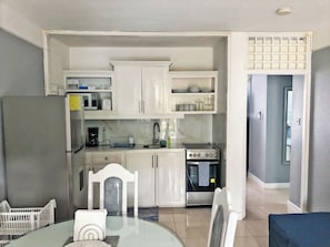 Frigorífic, microones, forn i placa de cuina