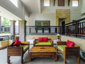 Lobby sitting area - Uma Dana Ubud (Ubud)