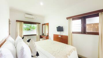 Chambre Double Standard | Minibar, coffres-forts dans les chambres, bureau