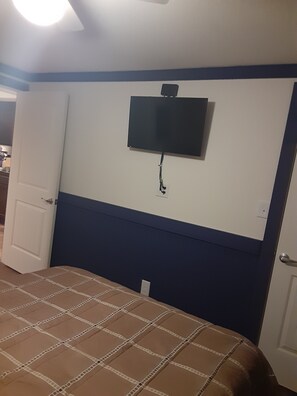 2 bedrooms, iron/ironing board, travel cot, free WiFi